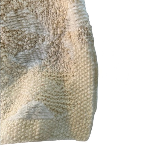 VINTAGE JONES NEW YORK EXCLUSIVE HAND KNIT TURTLE NECK CREAM AND WHITE SWEATER - Picture 10 of 11